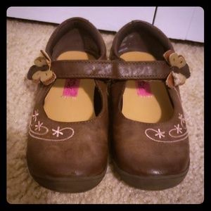 Girls Shoes.. barely worn